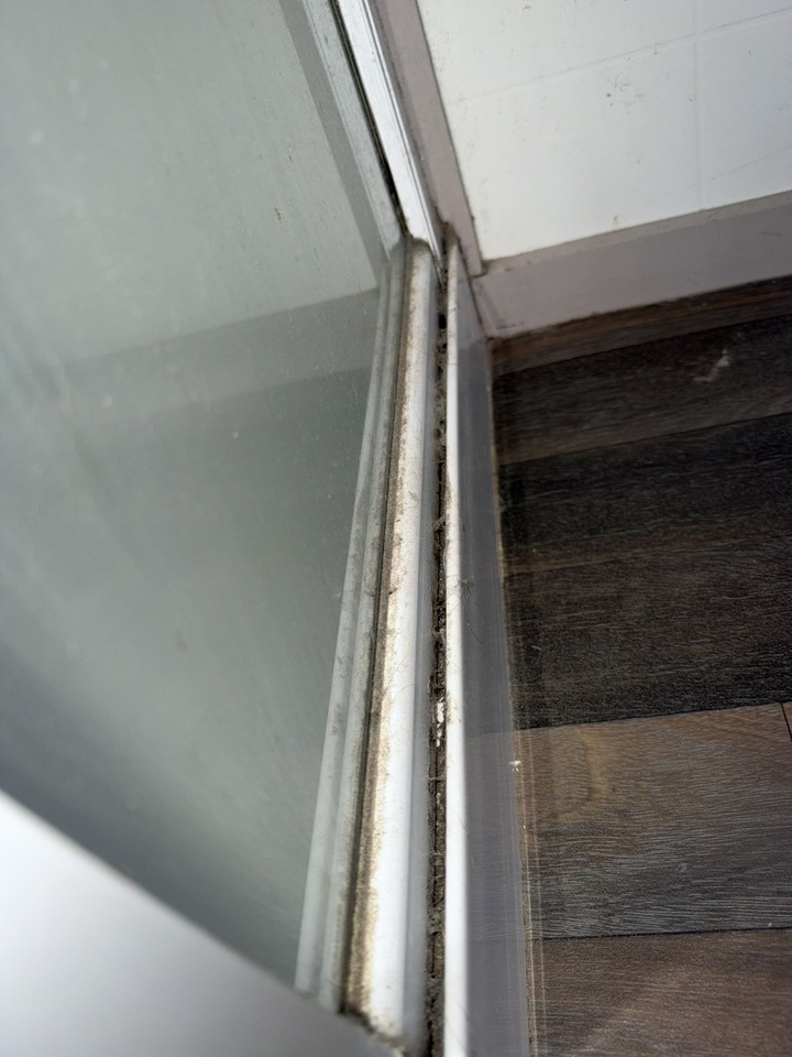 Shower track — before